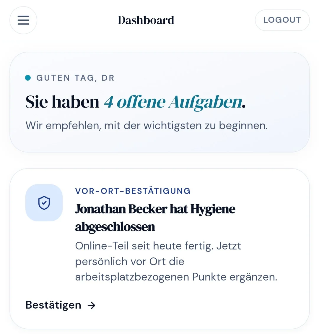 FitStaff-Dashboard: offene Vor-Ort-Bestätigungen nach abgeschlossenem Online-Teil, Score und Status der Mitarbeitenden
